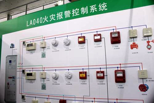 出現(xiàn)火警時(shí)，樓宇控制系統(tǒng)如何快速做出反應(yīng)？